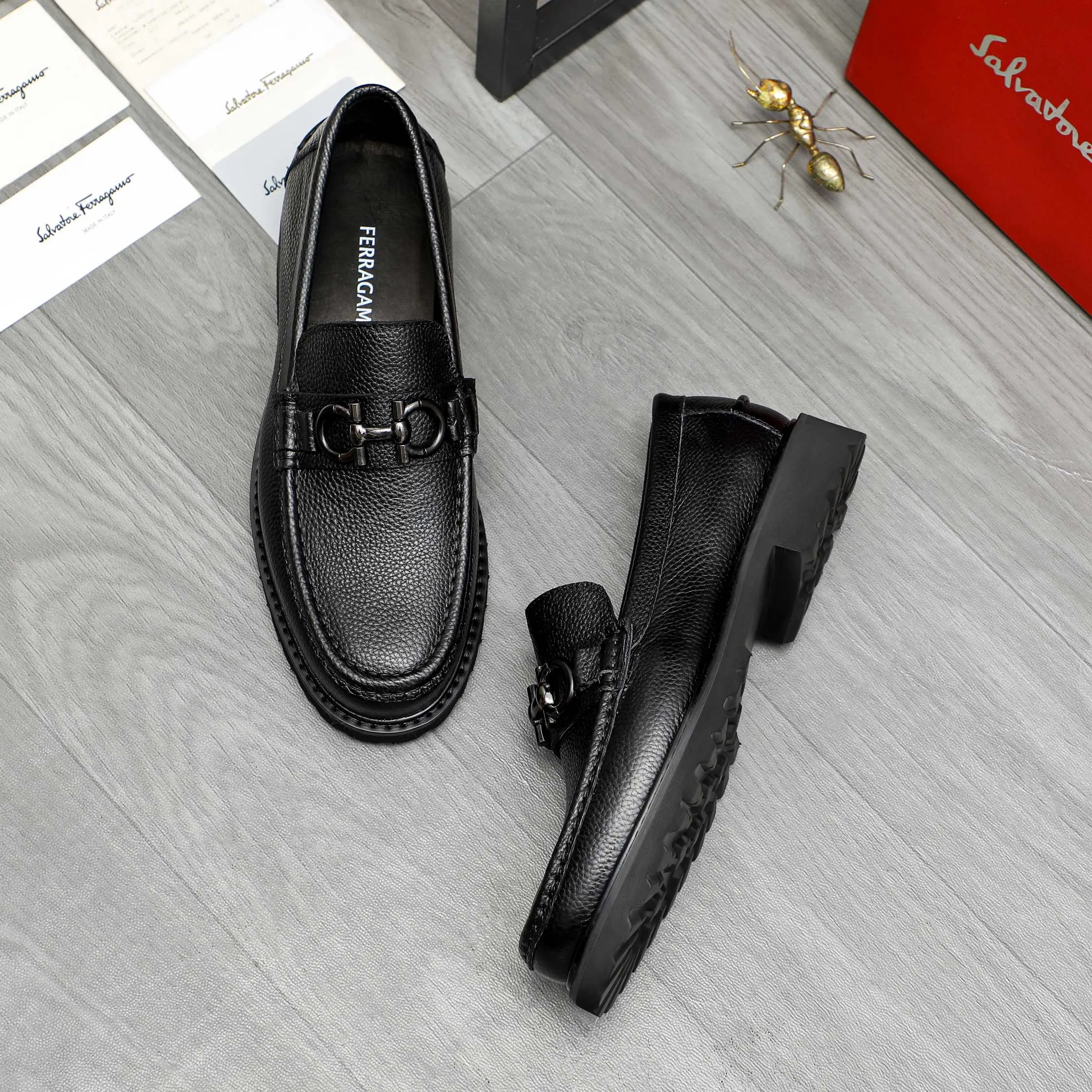 Men's shoes 💰442 Product trademark: Ferragamo "Ferragamo" business formal leather shoes Regular size: 38-46 (45.46 is custom-made and non-returnable) Product materials: Selected pebbled cowhide upper, cowhide lining, non-slip rubber outsole